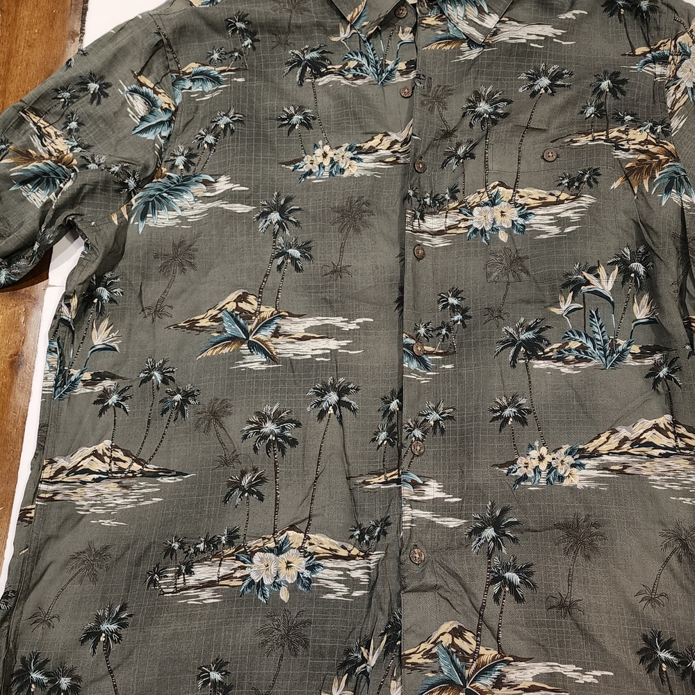 Batik Bay Short Sleeve Men's Shirt Size XL Palm Trees Print Button Up